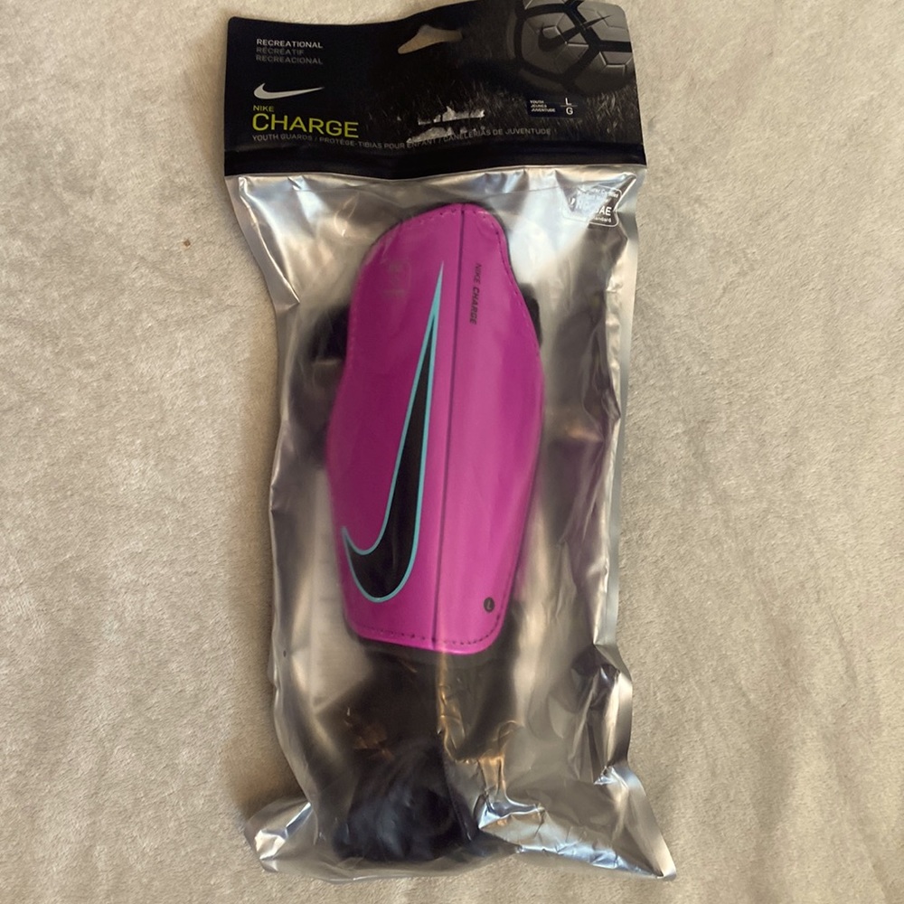 BNIP NIKE Charge Shin Guards YOUTH - Large